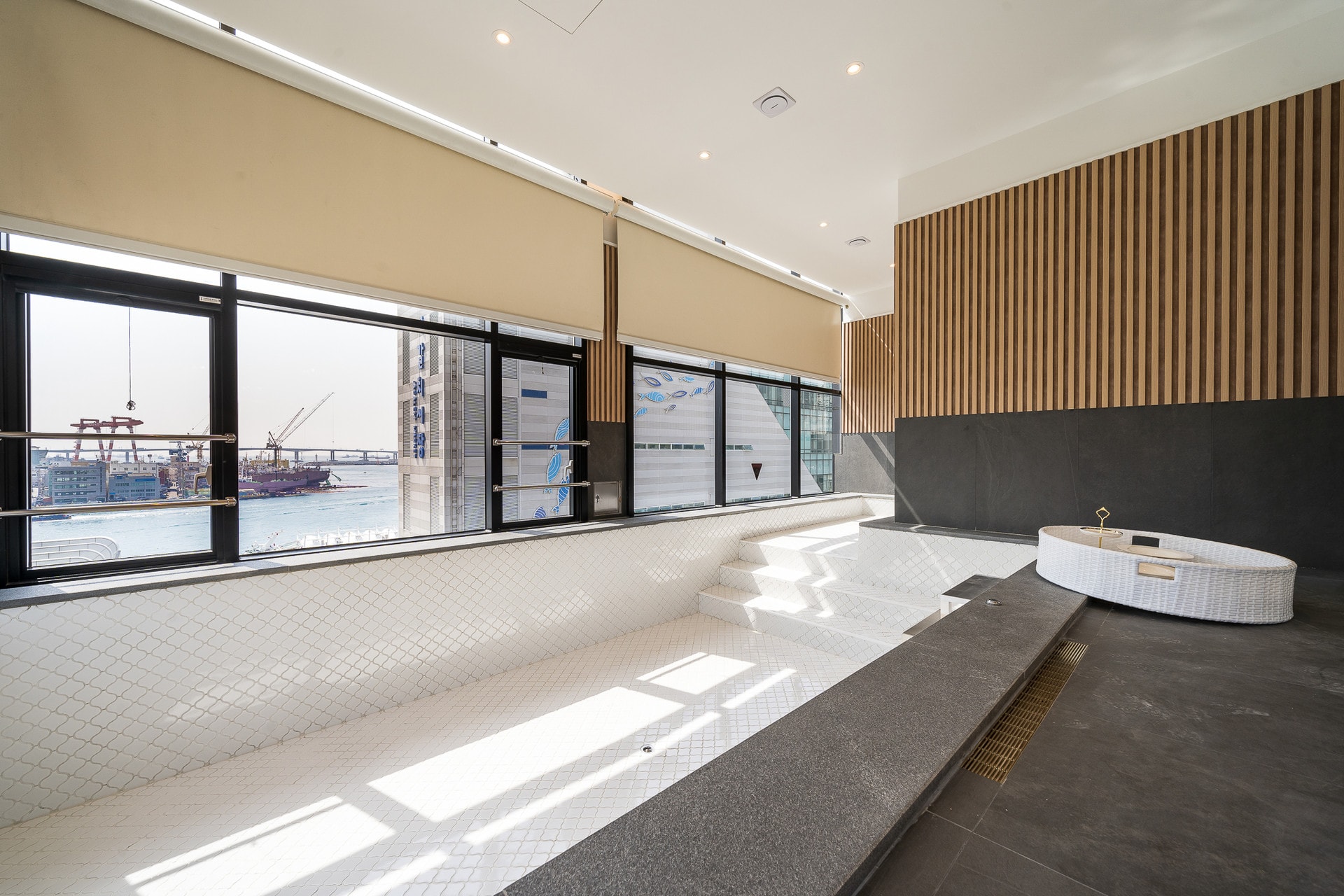 POOLVILLA gallery 1